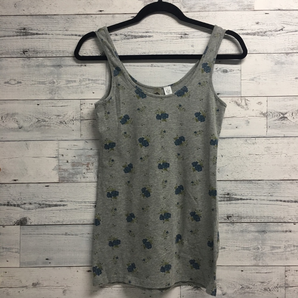 🍁 BP gray tank top with blue floral pattern
